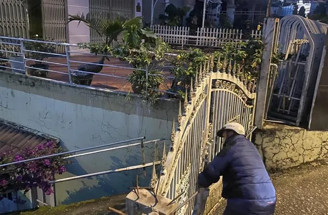 Sạt lở đầu đèo Mimosa Đà Lạt đe dọa nhiều khách sạn và nhà dân - Ảnh 1. Sạt lở đầu đèo Mimosa Đà Lạt đe dọa nhiều khách sạn và nhà dân - Ảnh 1.