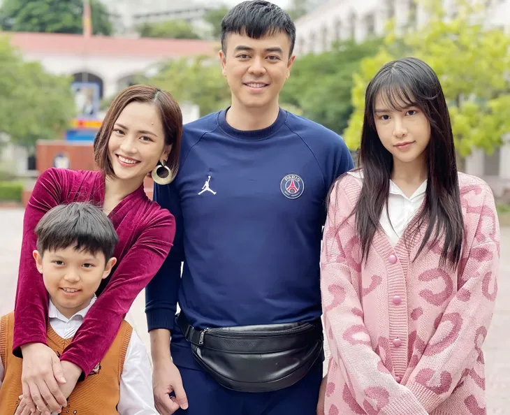 Hé lộ cặp đôi mới trong Anh có phải đàn ông không? - Ảnh 2. Hé lộ cặp đôi mới trong Anh có phải đàn ông không? - Ảnh 2.