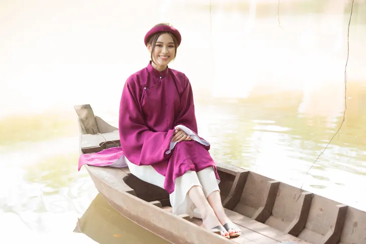 Đỗ Hà đưa hình ảnh đi cấy vào clip dự thi Miss World 2021 - Ảnh 1. Đỗ Hà đưa hình ảnh đi cấy vào clip dự thi Miss World 2021 - Ảnh 1.