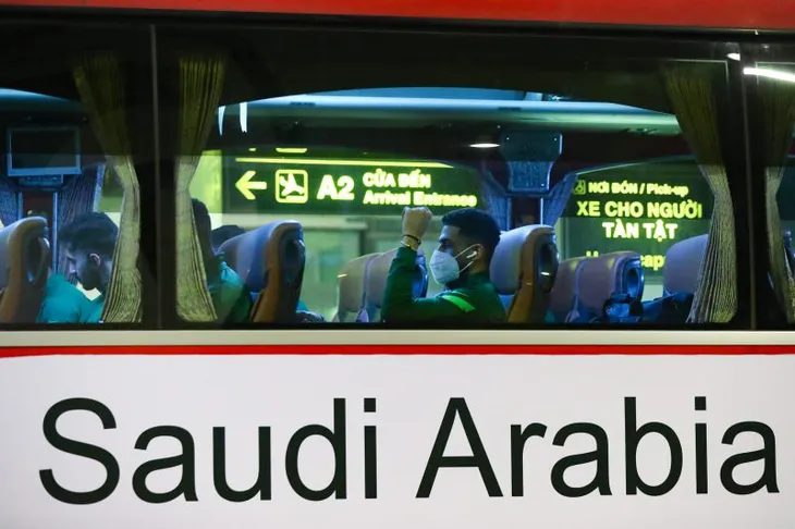 ĐT Saudi Arabia có mặt tại Hà Nội chuẩn bị trận đấu với ĐT Việt Nam ngày 16/11 - Ảnh 3. ĐT Saudi Arabia có mặt tại Hà Nội chuẩn bị trận đấu với ĐT Việt Nam ngày 16/11 - Ảnh 3.