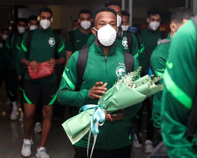 ĐT Saudi Arabia có mặt tại Hà Nội chuẩn bị trận đấu với ĐT Việt Nam ngày 16/11 - Ảnh 2. ĐT Saudi Arabia có mặt tại Hà Nội chuẩn bị trận đấu với ĐT Việt Nam ngày 16/11 - Ảnh 2.
