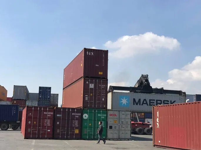 Doanh nghiệp xoay xở đủ cách để tránh đứt gãy chuỗi logistics - Ảnh 1. Doanh nghiệp xoay xở đủ cách để tránh đứt gãy chuỗi logistics - Ảnh 1.