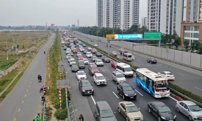 Thu phí ô tô vào nội đô Hà Nội: Chưa rõ hiệu quả giảm ùn tắc, thậm chí dẫn tới các nguy cơ - Ảnh 1. Thu phí ô tô vào nội đô Hà Nội: Chưa rõ hiệu quả giảm ùn tắc, thậm chí dẫn tới các nguy cơ - Ảnh 1.
