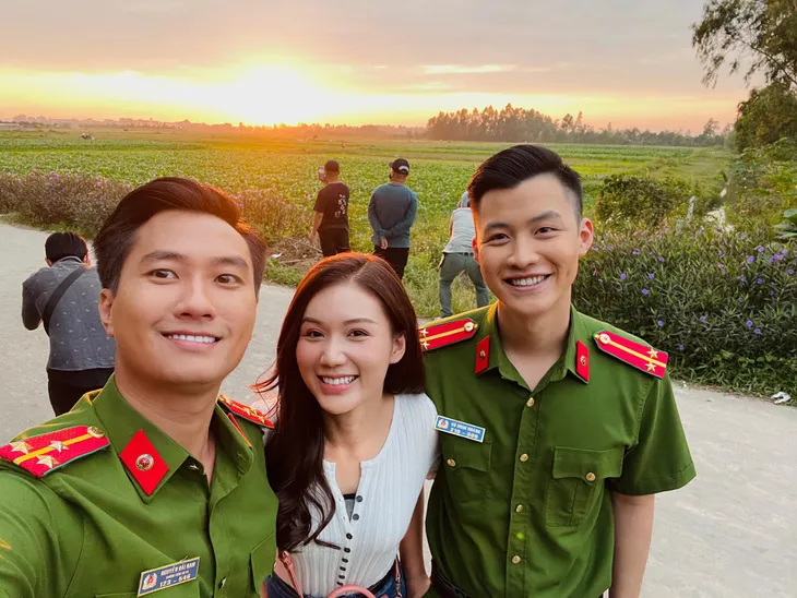 Diễn viên Việt tuần qua: Trần Vân cực gợi cảm, Phương Oanh sang chảnh như quý bà - Ảnh 2. Diễn viên Việt tuần qua: Trần Vân cực gợi cảm, Phương Oanh sang chảnh như quý bà - Ảnh 2.