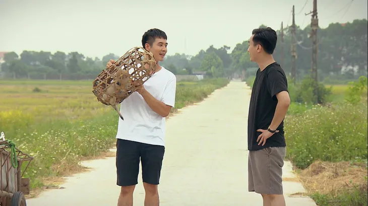 Phố trong làng - Tập 6: Vừa về làng, trung úy Đông đã ấp ủ được làm rể Tân Xuân - Ảnh 11. Phố trong làng - Tập 6: Vừa về làng, trung úy Đông đã ấp ủ được làm rể Tân Xuân - Ảnh 11.