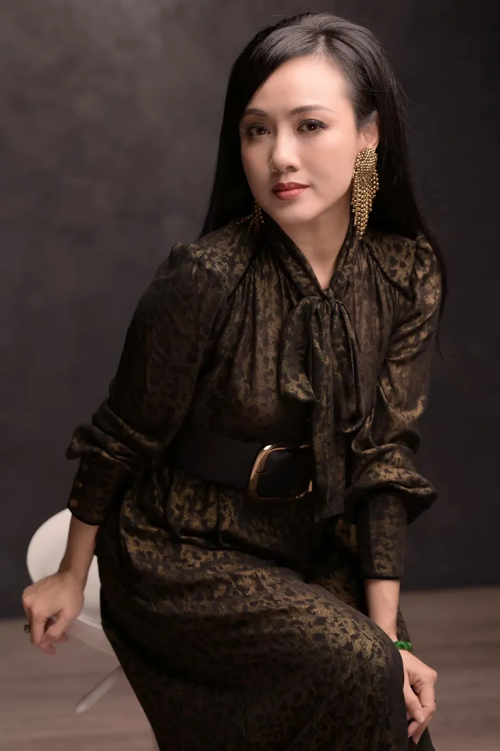 BTV Hoài Anh khoe thần thái sang chảnh trong bộ ảnh mới - Ảnh 2. BTV Hoài Anh khoe thần thái sang chảnh trong bộ ảnh mới - Ảnh 2.