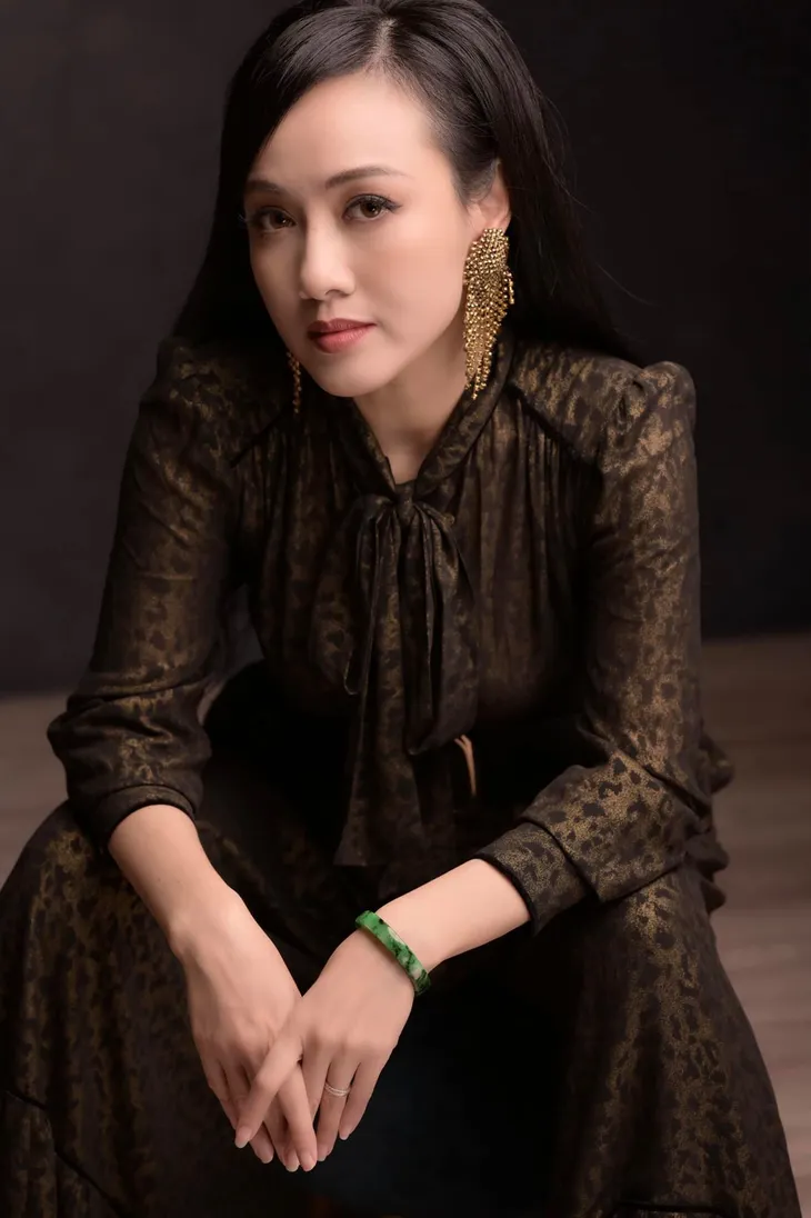 BTV Hoài Anh khoe thần thái sang chảnh trong bộ ảnh mới - Ảnh 6. BTV Hoài Anh khoe thần thái sang chảnh trong bộ ảnh mới - Ảnh 6.