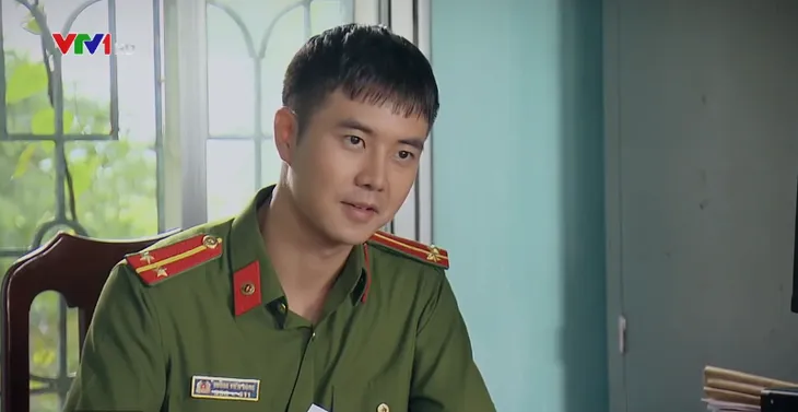 Phố trong làng - Tập 6: Vừa về làng, trung úy Đông đã ấp ủ được làm rể Tân Xuân - Ảnh 3. Phố trong làng - Tập 6: Vừa về làng, trung úy Đông đã ấp ủ được làm rể Tân Xuân - Ảnh 3.