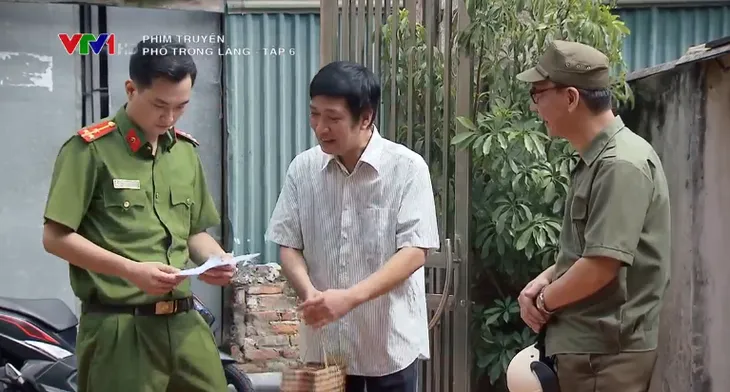 Phố trong làng - Tập 6: Vừa về làng, trung úy Đông đã ấp ủ được làm rể Tân Xuân - Ảnh 16. Phố trong làng - Tập 6: Vừa về làng, trung úy Đông đã ấp ủ được làm rể Tân Xuân - Ảnh 16.