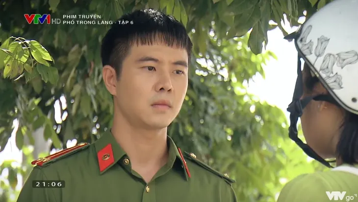 Phố trong làng - Tập 6: Vừa về làng, trung úy Đông đã ấp ủ được làm rể Tân Xuân - Ảnh 7. Phố trong làng - Tập 6: Vừa về làng, trung úy Đông đã ấp ủ được làm rể Tân Xuân - Ảnh 7.