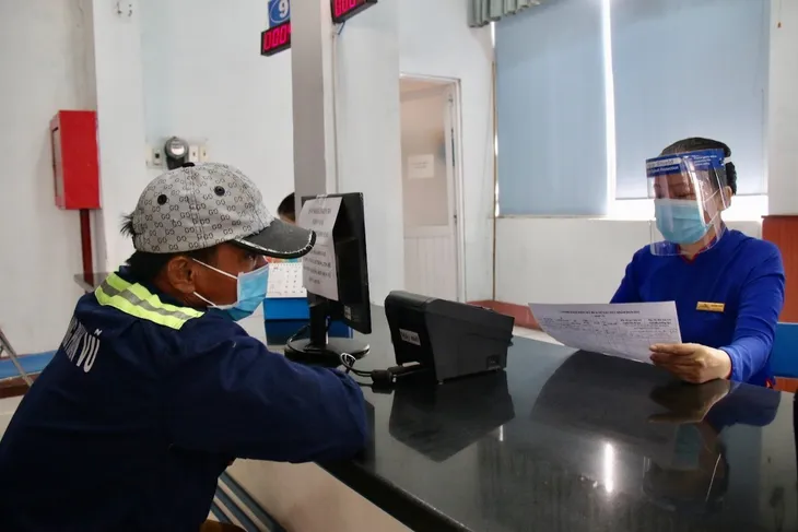 Ga Sài Gòn vắng khách trong ngày đầu mở bán vé tàu Tết Nhâm Dần 2022 - Ảnh 3.