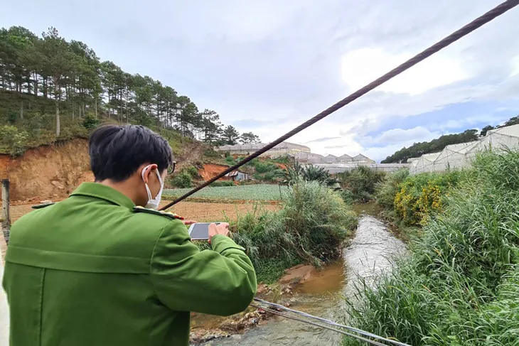 Kích điện đánh cá, 3 người trong gia đình thiệt mạng - Ảnh 1. Kích điện đánh cá, 3 người trong gia đình thiệt mạng - Ảnh 1.