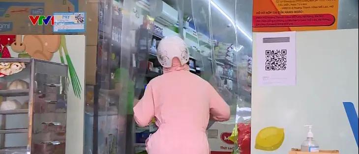Hà Nội: Người dân còn chủ quan không quét mã QR khai báo y tế - Ảnh 1. Hà Nội: Người dân còn chủ quan không quét mã QR khai báo y tế - Ảnh 1.