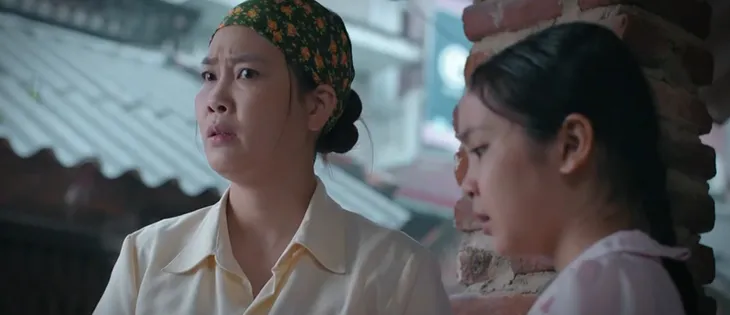 Thương ngày nắng về - Tập 2: Hoa bị bác ruột bắt cóc, mẹ bỏ rơi - Ảnh 12. Thương ngày nắng về - Tập 2: Hoa bị bác ruột bắt cóc, mẹ bỏ rơi - Ảnh 12.