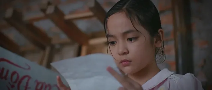 Thương ngày nắng về - Tập 2: Hoa bị bác ruột bắt cóc, mẹ bỏ rơi - Ảnh 11. Thương ngày nắng về - Tập 2: Hoa bị bác ruột bắt cóc, mẹ bỏ rơi - Ảnh 11.