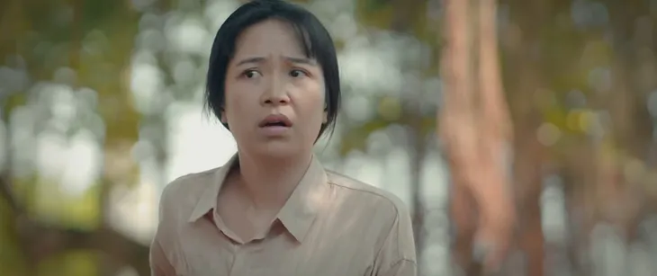 Thương ngày nắng về - Tập 2: Hoa bị bác ruột bắt cóc, mẹ bỏ rơi - Ảnh 6. Thương ngày nắng về - Tập 2: Hoa bị bác ruột bắt cóc, mẹ bỏ rơi - Ảnh 6.
