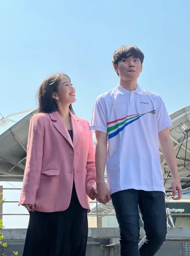 Hành động gây sốt của Duy Anh ở Chung kết Đường lên đỉnh Olympia 2021 - Ảnh 5. Hành động gây sốt của Duy Anh ở Chung kết Đường lên đỉnh Olympia 2021 - Ảnh 5.