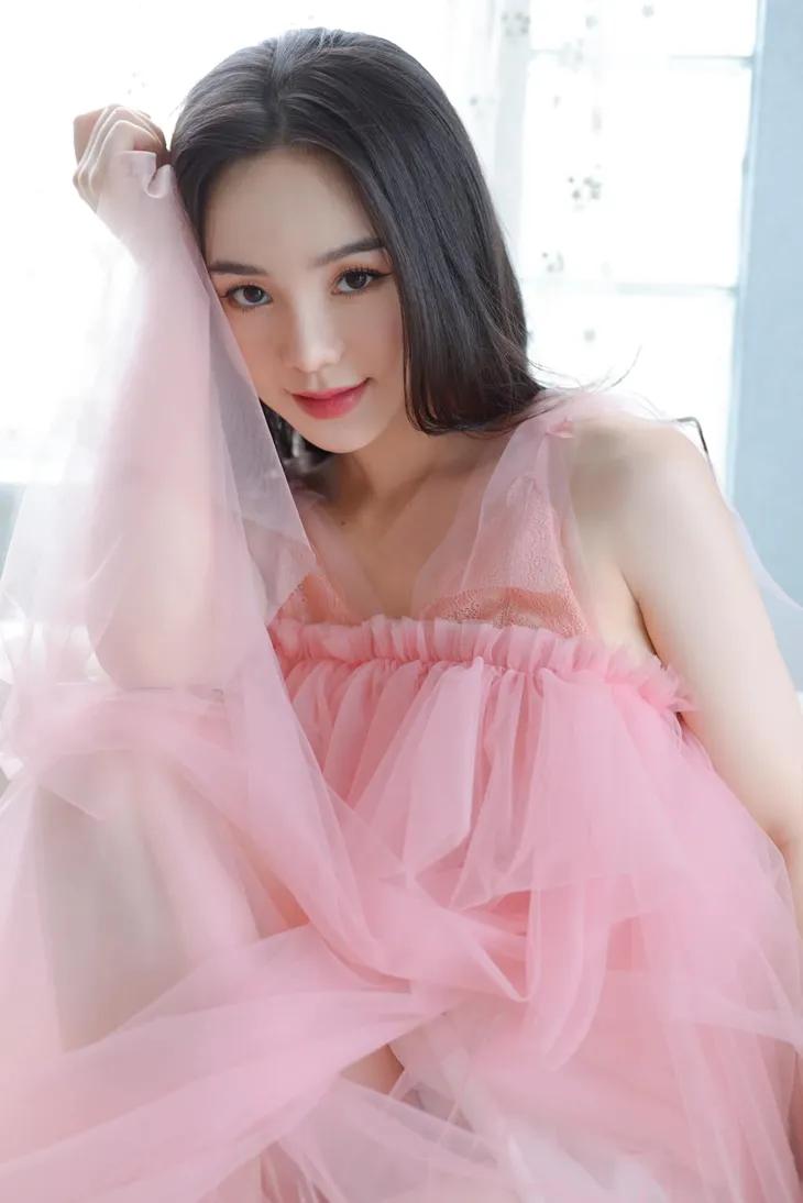 Quỳnh Kool hóa nàng thơ trong bộ ảnh mới - Ảnh 1. Quỳnh Kool hóa nàng thơ trong bộ ảnh mới - Ảnh 1.