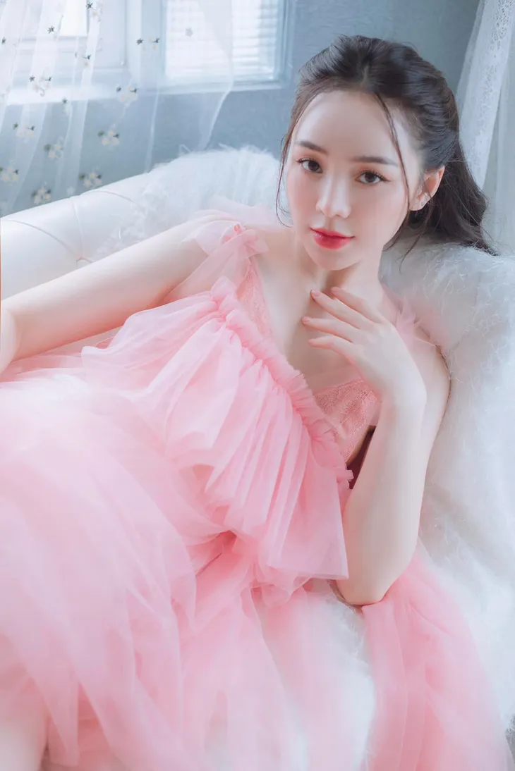 Quỳnh Kool hóa nàng thơ trong bộ ảnh mới - Ảnh 2. Quỳnh Kool hóa nàng thơ trong bộ ảnh mới - Ảnh 2.