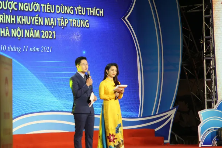 Dạ Hương nhận giải thưởng “TOP 1 Hàng Việt Nam được người tiêu dùng yêu thích” năm 2021 - Ảnh 2. Dạ Hương nhận giải thưởng “TOP 1 Hàng Việt Nam được người tiêu dùng yêu thích” năm 2021 - Ảnh 2.