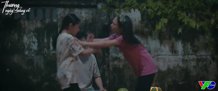 Thương ngày nắng về - Tập 3: Hoa bị chèn ép trong ngôi nhà mới - Ảnh 5. Thương ngày nắng về - Tập 3: Hoa bị chèn ép trong ngôi nhà mới - Ảnh 5.