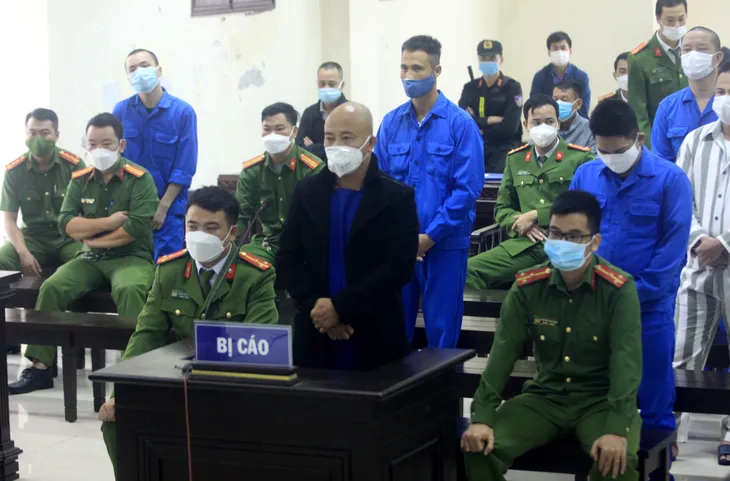Đường “Nhuệ” lĩnh án 15 năm tù, nhóm ăn chặn dịch vụ hoả táng tại Thái Bình nhận tổng án 81 năm tù - Ảnh 1.