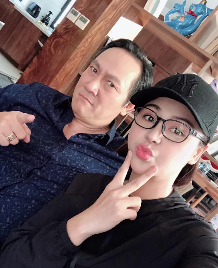 Hậu trường khác xa trên phim của Mặt nạ gương - Ảnh 1. Hậu trường khác xa trên phim của Mặt nạ gương - Ảnh 1.