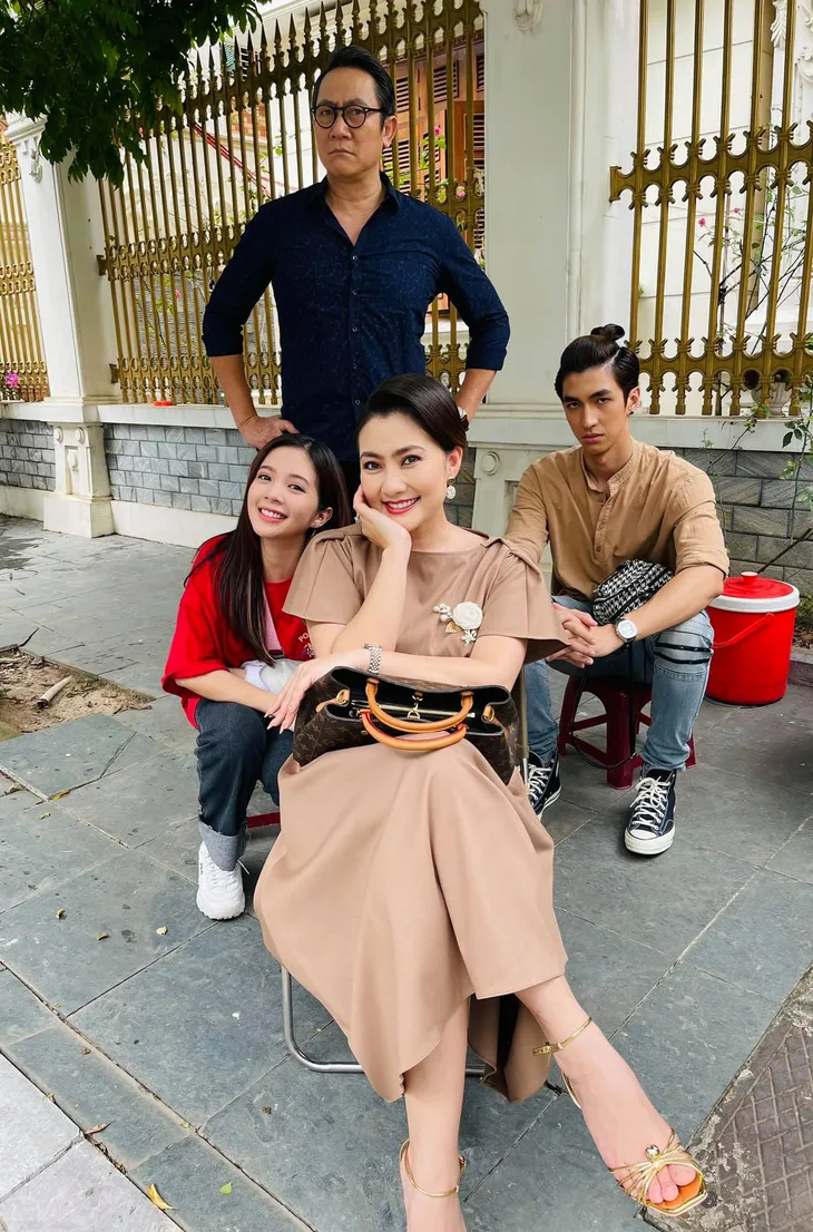 Hậu trường khác xa trên phim của Mặt nạ gương - Ảnh 14. Hậu trường khác xa trên phim của Mặt nạ gương - Ảnh 14.