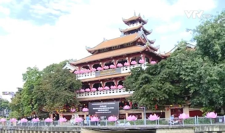 TP Hồ Chí Minh chuẩn bị lễ tưởng niệm đồng bào tử vong vì COVID-19 - Ảnh 1. TP Hồ Chí Minh chuẩn bị lễ tưởng niệm đồng bào tử vong vì COVID-19 - Ảnh 1.