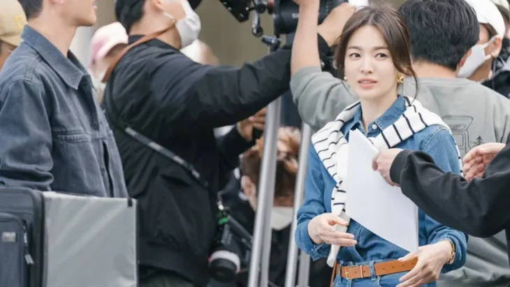 Song Hye Kyo bị chê một màu, nhàm chán trong phim mới - Ảnh 1. Song Hye Kyo bị chê một màu, nhàm chán trong phim mới - Ảnh 1.