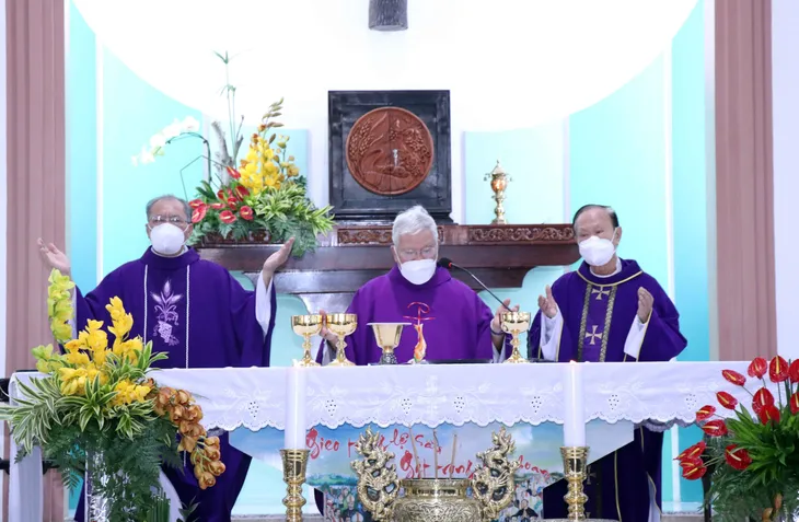 Đồng bào Công giáo TP Hồ Chí Minh tổ chức Thánh lễ cầu nguyện cho nạn nhân COVID-19 - Ảnh 1. Đồng bào Công giáo TP Hồ Chí Minh tổ chức Thánh lễ cầu nguyện cho nạn nhân COVID-19 - Ảnh 1.