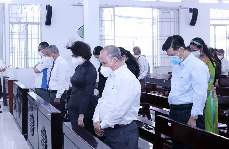 Đồng bào Công giáo TP Hồ Chí Minh tổ chức Thánh lễ cầu nguyện cho nạn nhân COVID-19 - Ảnh 2. Đồng bào Công giáo TP Hồ Chí Minh tổ chức Thánh lễ cầu nguyện cho nạn nhân COVID-19 - Ảnh 2.