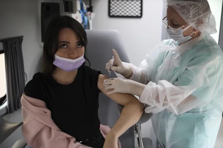 Nga chật vật đối phó với dịch COVID-19 - Ảnh 1. Nga chật vật đối phó với dịch COVID-19 - Ảnh 1.