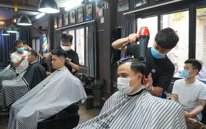 Nhiều tỉnh, thành phố thay đổi cấp độ phòng dịch COVID-19 - Ảnh 1. Nhiều tỉnh, thành phố thay đổi cấp độ phòng dịch COVID-19 - Ảnh 1.