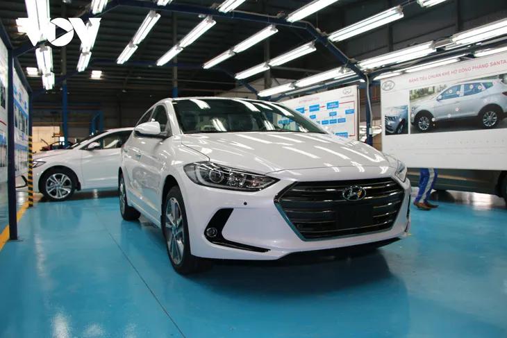 Giảm 50% phí trước bạ, người mua ô tô sẽ hưởng lợi? - Ảnh 2. Giảm 50% phí trước bạ, người mua ô tô sẽ hưởng lợi? - Ảnh 2.