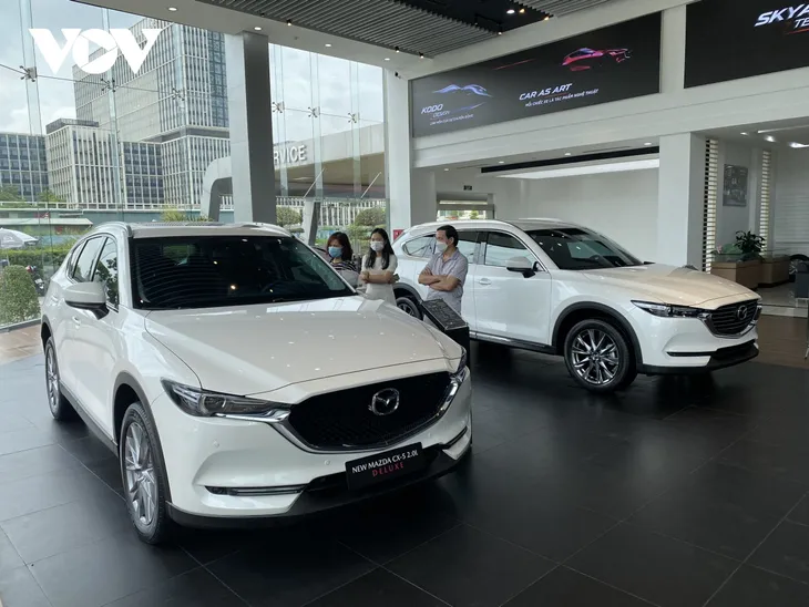 Giảm 50% phí trước bạ, người mua ô tô sẽ hưởng lợi? - Ảnh 3. Giảm 50% phí trước bạ, người mua ô tô sẽ hưởng lợi? - Ảnh 3.