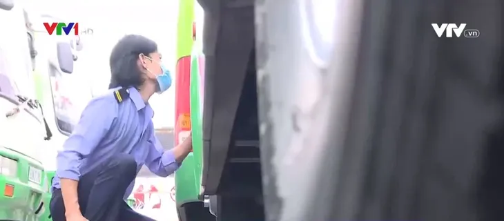 Học thêm những thói quen mới, các tài xế mong có những chuyến xe bus an toàn - Ảnh 1. Học thêm những thói quen mới, các tài xế mong có những chuyến xe bus an toàn - Ảnh 1.