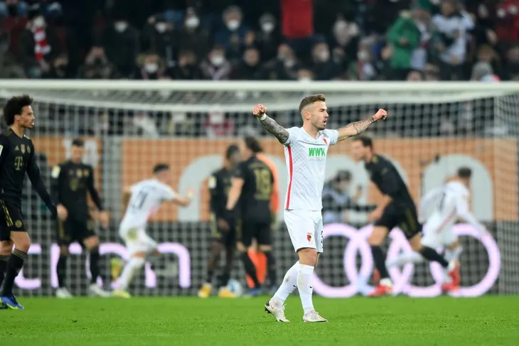 Bayern Munich bất ngờ nhận thất bại trước Augsburg - Ảnh 1. Bayern Munich bất ngờ nhận thất bại trước Augsburg - Ảnh 1.