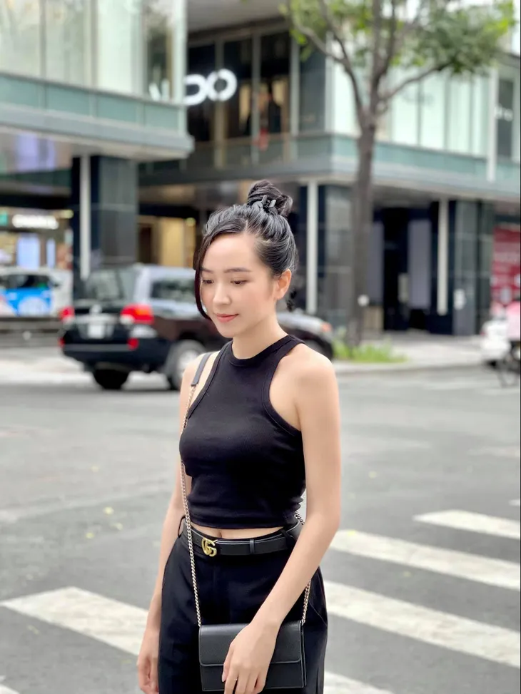 Nhan sắc đời thường xinh đẹp của Yến Thương ngày nắng về - Ảnh 4. Nhan sắc đời thường xinh đẹp của Yến Thương ngày nắng về - Ảnh 4.