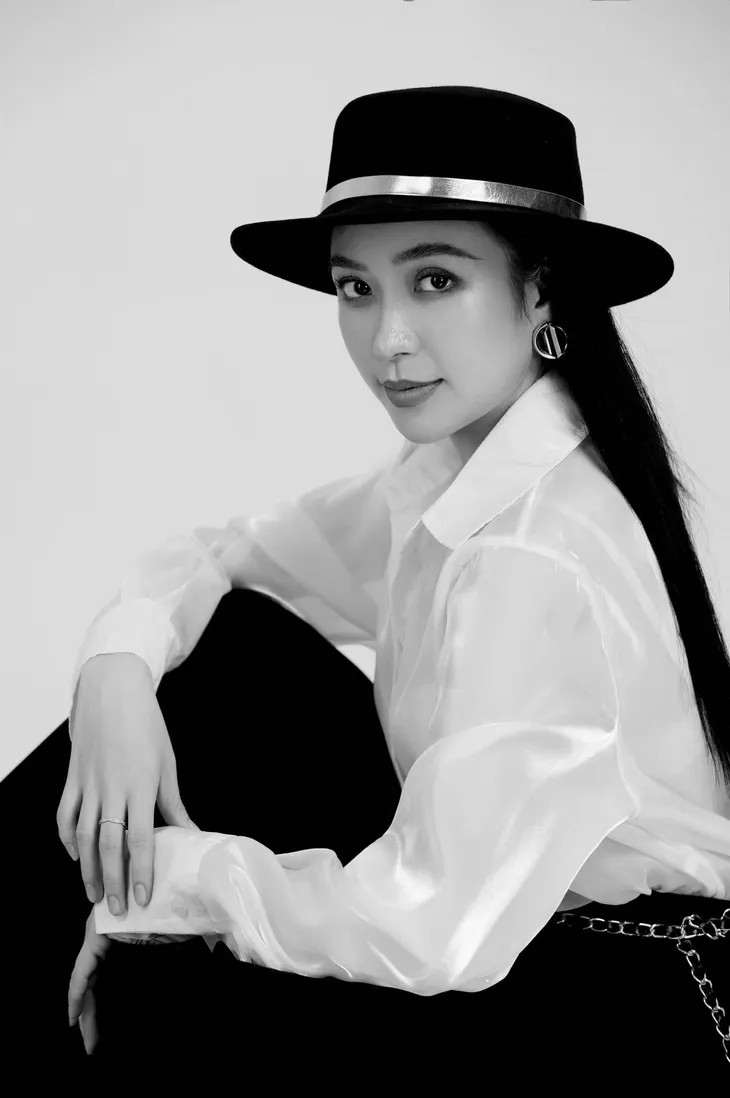 Nhan sắc đời thường xinh đẹp của Yến Thương ngày nắng về - Ảnh 14. Nhan sắc đời thường xinh đẹp của Yến Thương ngày nắng về - Ảnh 14.