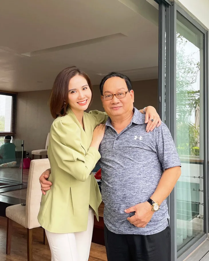 Thương ngày nắng về: Huyền Lizzie rạng rỡ bên Đình Tú và mẹ Yến - Ảnh 3. Thương ngày nắng về: Huyền Lizzie rạng rỡ bên Đình Tú và mẹ Yến - Ảnh 3.