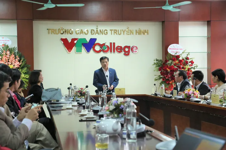 Phó Tổng Giám đốc Đài THVN Đinh Đắc Vĩnh thăm, chúc mừng Trường Cao đẳng Truyền hình - Ảnh 1. Phó Tổng Giám đốc Đài THVN Đinh Đắc Vĩnh thăm, chúc mừng Trường Cao đẳng Truyền hình - Ảnh 1.
