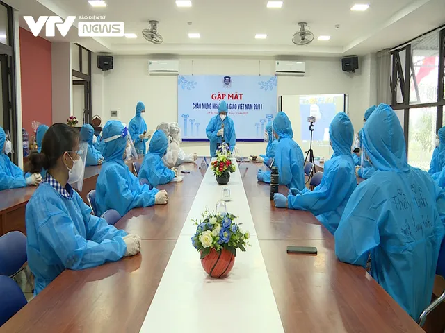 Ngày 20/11 đặc biệt trong khu cách ly trường học - Ảnh 1. Ngày 20/11 đặc biệt trong khu cách ly trường học - Ảnh 1.