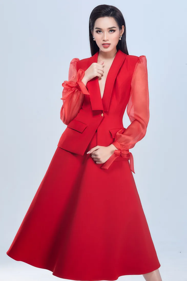 Hoa hậu Đỗ Hà bật khóc tại sân bay ngày lên đường thi Miss World 2021 - Ảnh 5. Hoa hậu Đỗ Hà bật khóc tại sân bay ngày lên đường thi Miss World 2021 - Ảnh 5.