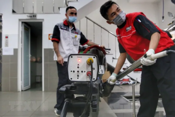 Mới chỉ 1.000 xe máy cũ ở Hà Nội đo kiểm khí thải: Hỗ trợ 4 triệu đồng đổi xe mới là không đủ? - Ảnh 1. Mới chỉ 1.000 xe máy cũ ở Hà Nội đo kiểm khí thải: Hỗ trợ 4 triệu đồng đổi xe mới là không đủ? - Ảnh 1.