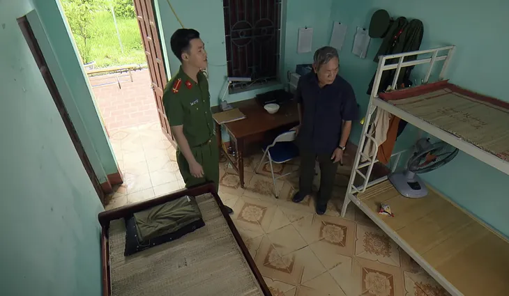 Phố trong làng - Tập 10: Bố Đông đến tận nơi bắt con trai về? - Ảnh 1. Phố trong làng - Tập 10: Bố Đông đến tận nơi bắt con trai về? - Ảnh 1.