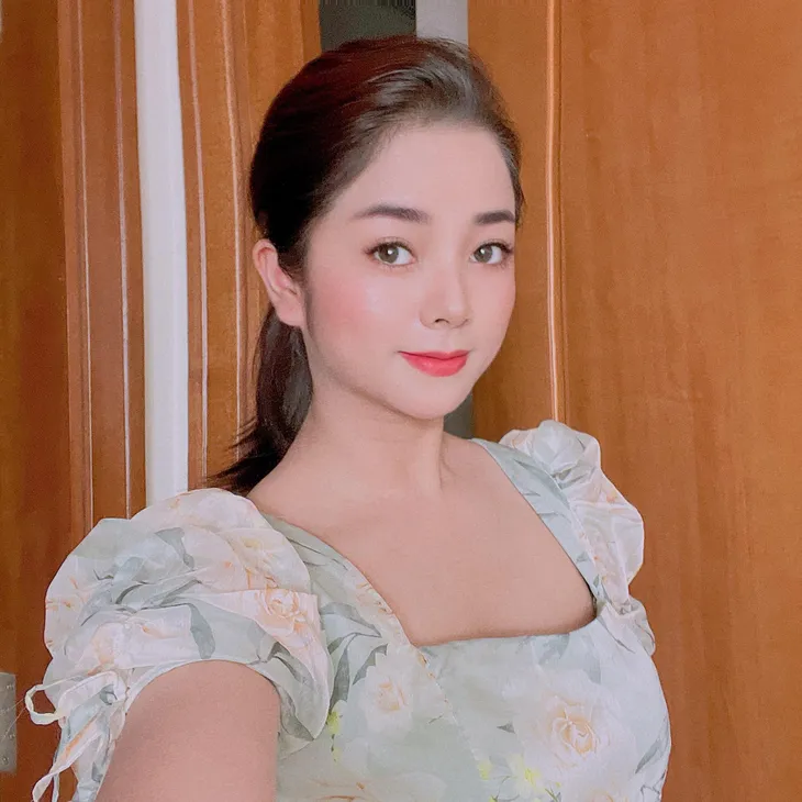 Phố trong làng: Cô vợ suốt ngày bị ăn hành gây bất ngờ với nhan sắc đời thường - Ảnh 10. Phố trong làng: Cô vợ suốt ngày bị ăn hành gây bất ngờ với nhan sắc đời thường - Ảnh 10.