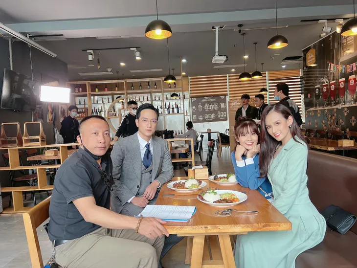 Việt Anh - Lã Thanh Huyền là vợ chồng trong phim mới? - Ảnh 5. Việt Anh - Lã Thanh Huyền là vợ chồng trong phim mới? - Ảnh 5.