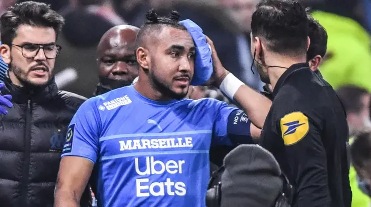 Bạo loạn trên khán đài, trận đấu giữa Paris FC với Lyon bị hủy bỏ - Ảnh 4. Bạo loạn trên khán đài, trận đấu giữa Paris FC với Lyon bị hủy bỏ - Ảnh 4.