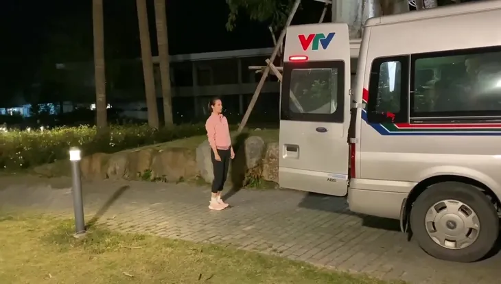 Huyền Lizzie hé lộ cảnh quay đêm trong Thương ngày nắng về - Ảnh 3. Huyền Lizzie hé lộ cảnh quay đêm trong Thương ngày nắng về - Ảnh 3.